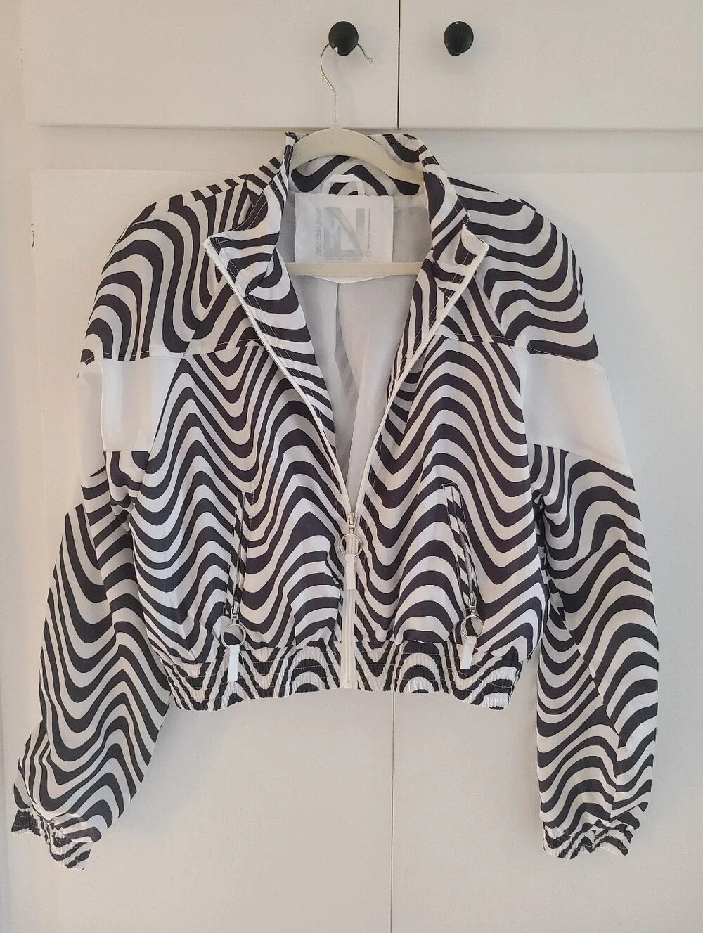 New Look Black and White Wave-Print Cropped Bomber Jacket